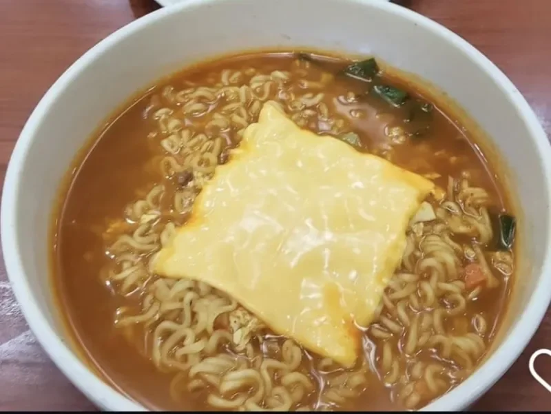Ramyeon Queso